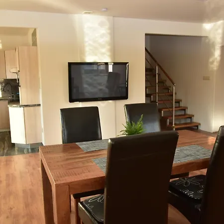 Apartmán-hovorany * Hovorany
